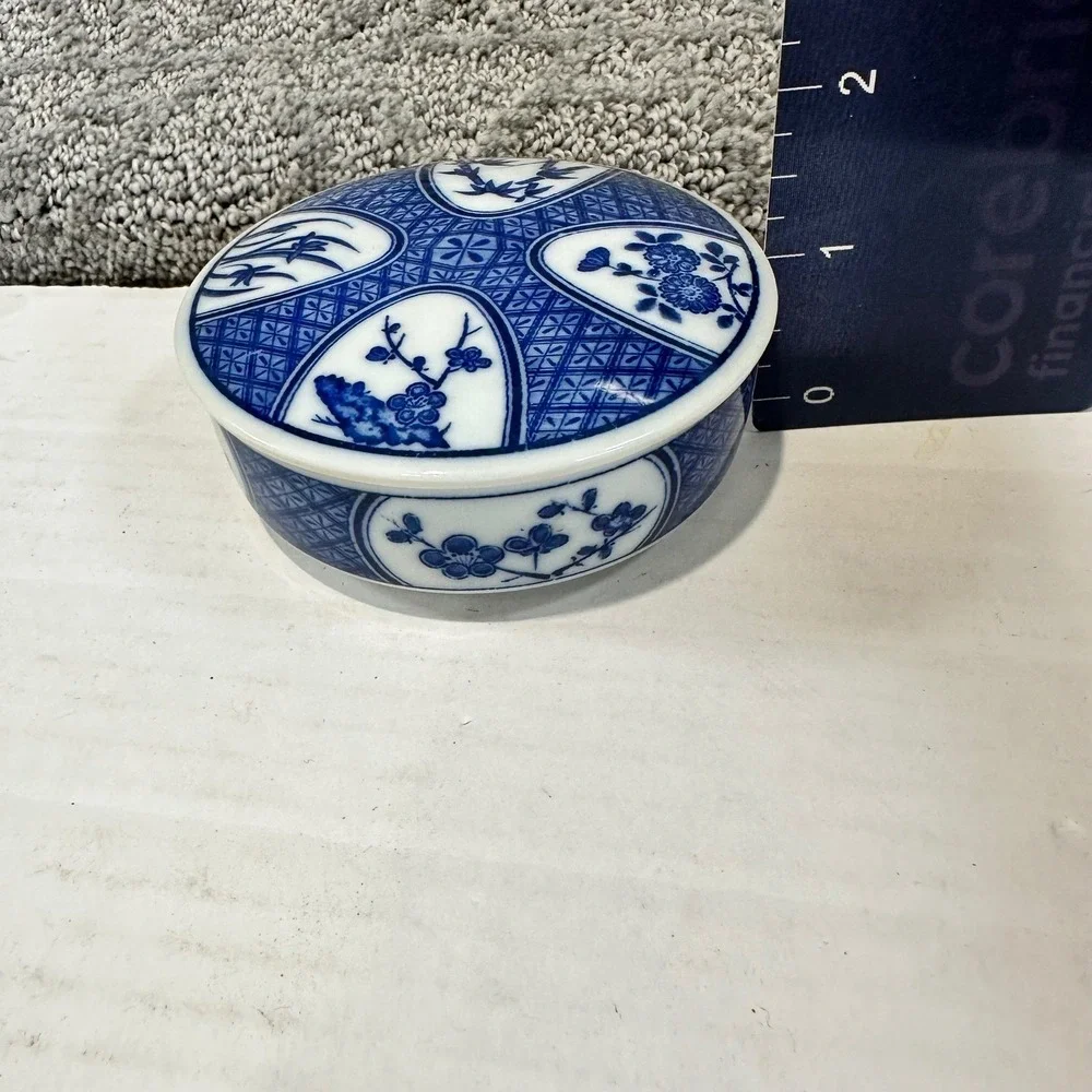 Vintage Blue White Porcelain‎ Trinket Box Round Decorative Jewelry Storage